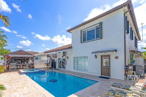 House in Miami, Florida 4 bedrooms, 259.66 sq.m. № 1852266 - photo 30