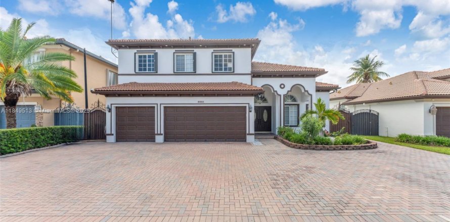 House in Miami, Florida 4 bedrooms, 259.66 sq.m. № 1852266