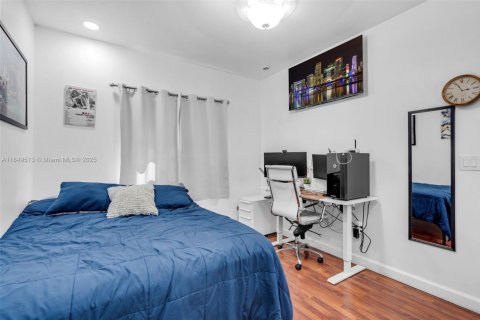 House in Miami, Florida 4 bedrooms, 259.66 sq.m. № 1852266 - photo 22