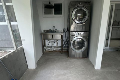 Снять в аренду виллу или дом в Дания-Бич, Флорида 2 спальни, 106.84м2, № 2075007 - фото 12