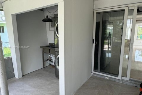 Снять в аренду виллу или дом в Дания-Бич, Флорида 2 спальни, 106.84м2, № 2075007 - фото 11