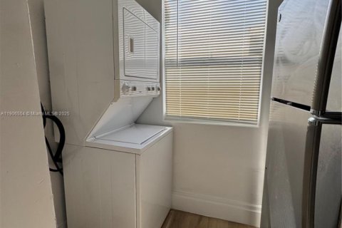 Casa en alquiler en Miami, Florida, 2 dormitorios, 356.37 m2 № 1957104 - foto 13