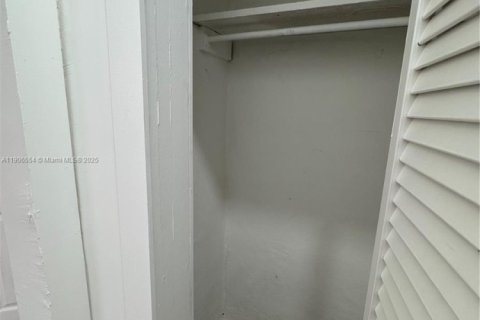 Casa en alquiler en Miami, Florida, 2 dormitorios, 356.37 m2 № 1957104 - foto 6