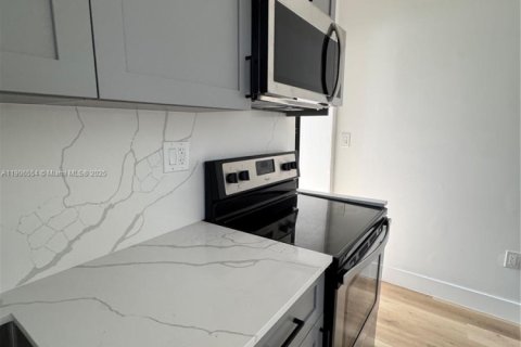 Casa en alquiler en Miami, Florida, 2 dormitorios, 356.37 m2 № 1957104 - foto 12