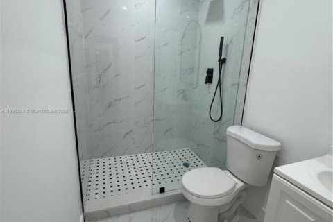 Casa en alquiler en Miami, Florida, 2 dormitorios, 356.37 m2 № 1957104 - foto 8