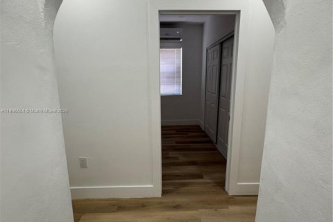 Casa en alquiler en Miami, Florida, 2 dormitorios, 356.37 m2 № 1957104 - foto 4