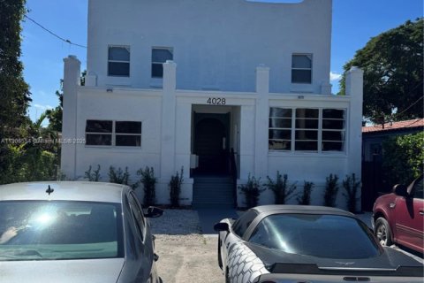 Casa en alquiler en Miami, Florida, 2 dormitorios, 356.37 m2 № 1957104 - foto 1