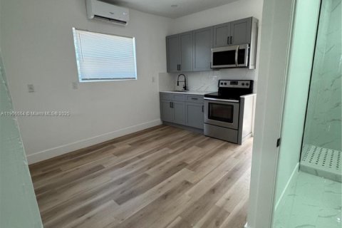 Casa en alquiler en Miami, Florida, 2 dormitorios, 356.37 m2 № 1957104 - foto 7