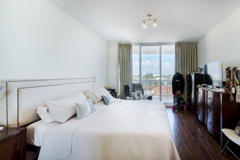 Condo in Surfside, Florida, 2 bedrooms  № 2081096 - photo 7