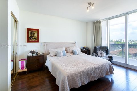 Condo in Surfside, Florida, 2 bedrooms  № 2081096 - photo 8
