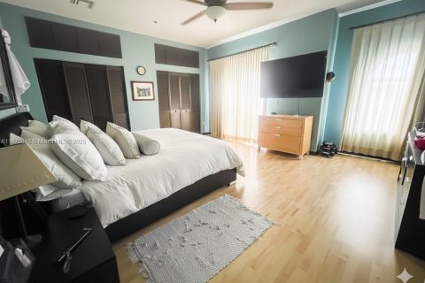 Condo in Surfside, Florida, 3 bedrooms  № 1922876 - photo 21