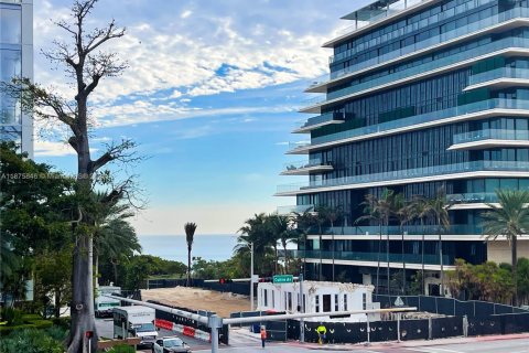 Condo in Surfside, Florida, 3 bedrooms  № 1922876 - photo 13
