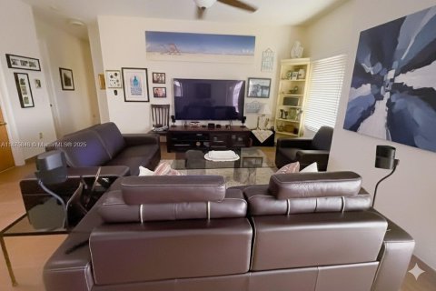 Condo in Surfside, Florida, 3 bedrooms  № 1922876 - photo 7