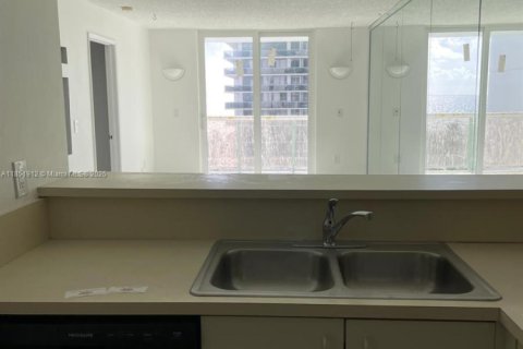 Condo in Miami Beach, Florida, 1 bedroom  № 1890980 - photo 6