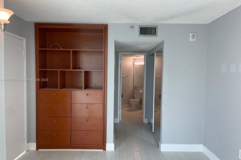 Condo in Miami Beach, Florida, 1 bedroom  № 1890980 - photo 10