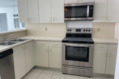 Condo in Miami Beach, Florida, 1 bedroom  № 1890980 - photo 7