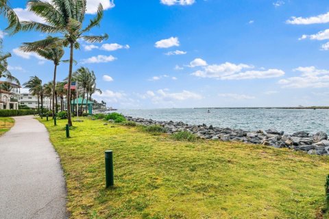 Condo in Palm Beach Shores, Florida, 3 bedrooms  № 1227592 - photo 1