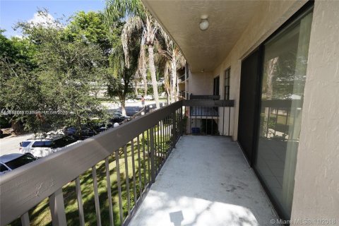 Copropriété à louer à Coral Gables, Floride: 2 chambres, 95.13 m2 № 1977973 - photo 19