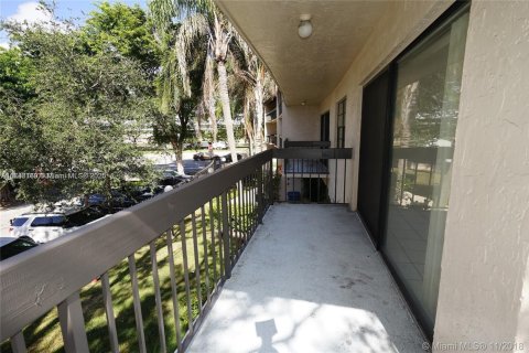 Copropriété à louer à Coral Gables, Floride: 2 chambres, 95.13 m2 № 1977973 - photo 18