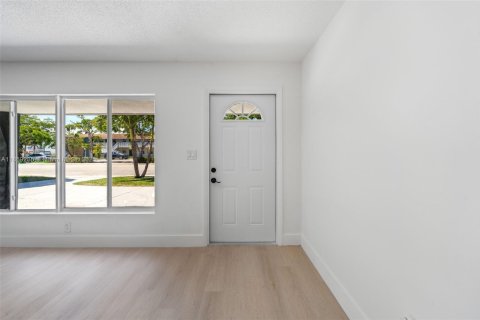 House in Lake Park, Florida 3 bedrooms, 131.92 sq.m. № 1887673 - photo 8