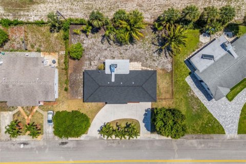 House in Lake Park, Florida 3 bedrooms, 131.92 sq.m. № 1887673 - photo 17