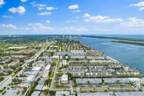 Condo in North Palm Beach, Florida, 2 bedrooms  № 1155551 - photo 1