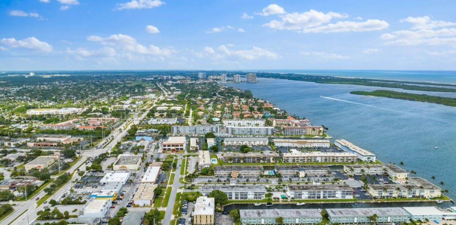 Condo in North Palm Beach, Florida, 2 bedrooms  № 1155551