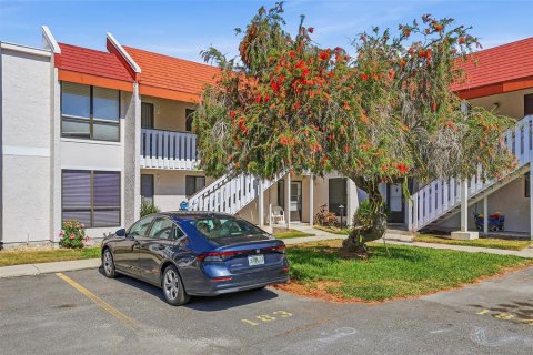Condo in Bradenton Beach, Florida, 1 bedroom  № 2208777 - photo 27