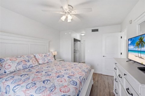 Condo in Bradenton Beach, Florida, 1 bedroom  № 2208777 - photo 15