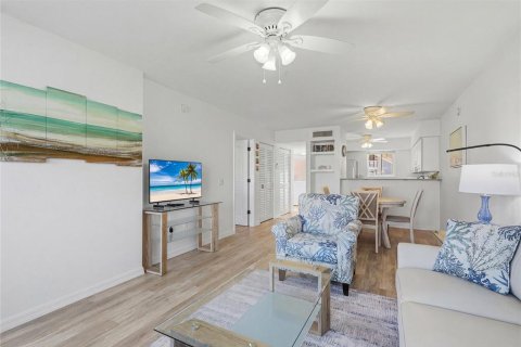 Condo in Bradenton Beach, Florida, 1 bedroom  № 2208777 - photo 9