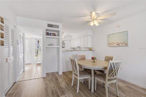 Condo in Bradenton Beach, Florida, 1 bedroom  № 2208777 - photo 5