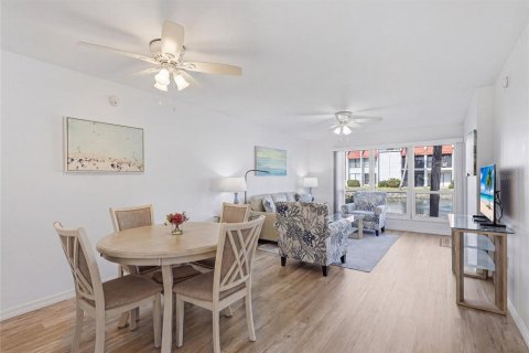 Condo in Bradenton Beach, Florida, 1 bedroom  № 2208777 - photo 4