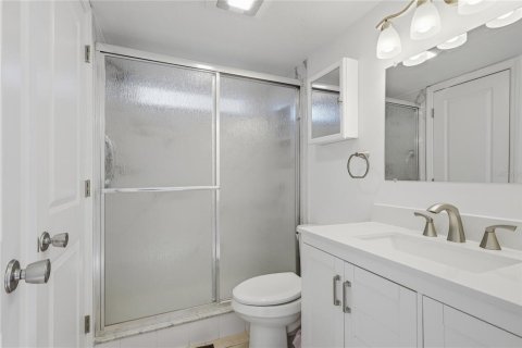 Condo in Bradenton Beach, Florida, 1 bedroom  № 2208777 - photo 16