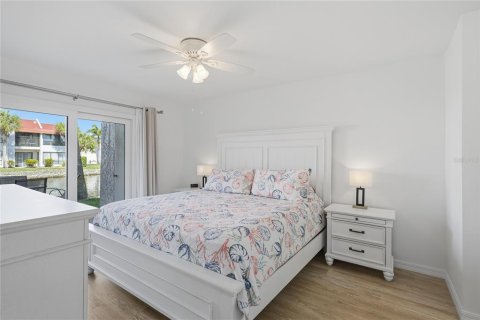 Condo in Bradenton Beach, Florida, 1 bedroom  № 2208777 - photo 14