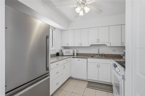 Condo in Bradenton Beach, Florida, 1 bedroom  № 2208777 - photo 6