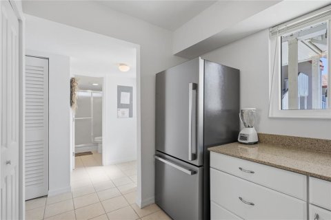 Condo in Bradenton Beach, Florida, 1 bedroom  № 2208777 - photo 7