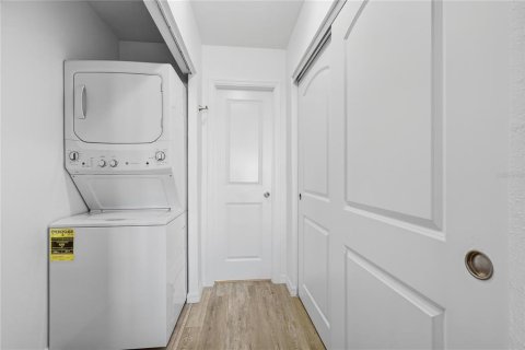 Condo in Bradenton Beach, Florida, 1 bedroom  № 2208777 - photo 17