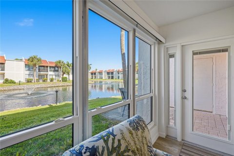 Condo in Bradenton Beach, Florida, 1 bedroom  № 2208777 - photo 11