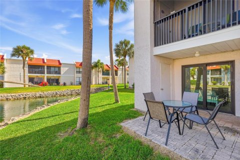 Condo in Bradenton Beach, Florida, 1 bedroom  № 2208777 - photo 19