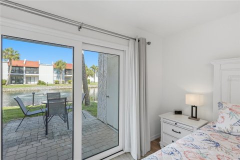 Condo in Bradenton Beach, Florida, 1 bedroom  № 2208777 - photo 13