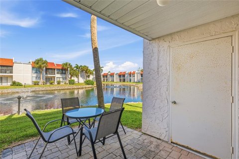 Condo in Bradenton Beach, Florida, 1 bedroom  № 2208777 - photo 12