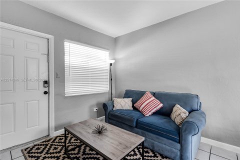 Villa ou maison à louer à Dania Beach, Floride: 1 chambre, 65.03 m2 № 2076452 - photo 4