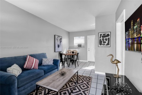 Villa ou maison à louer à Dania Beach, Floride: 1 chambre, 65.03 m2 № 2076452 - photo 2