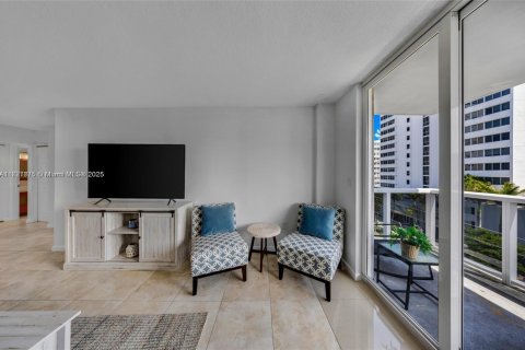 Condo in North Bay Village, Florida, 1 bedroom  № 1784155 - photo 10