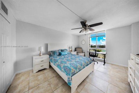 Condo in North Bay Village, Florida, 1 bedroom  № 1784155 - photo 20