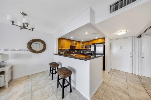 Condo in North Bay Village, Florida, 1 bedroom  № 1784155 - photo 17
