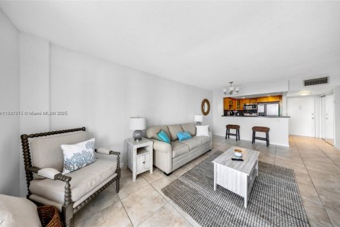 Condo in North Bay Village, Florida, 1 bedroom  № 1784155 - photo 8
