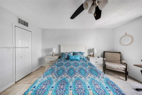 Condo in North Bay Village, Florida, 1 bedroom  № 1784155 - photo 19