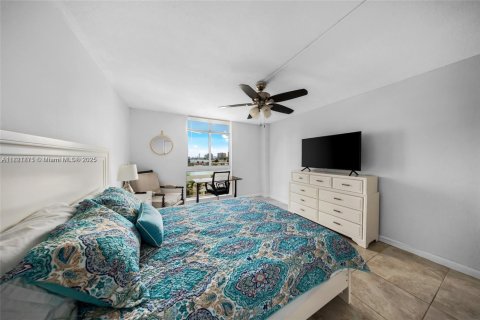 Condo in North Bay Village, Florida, 1 bedroom  № 1784155 - photo 21