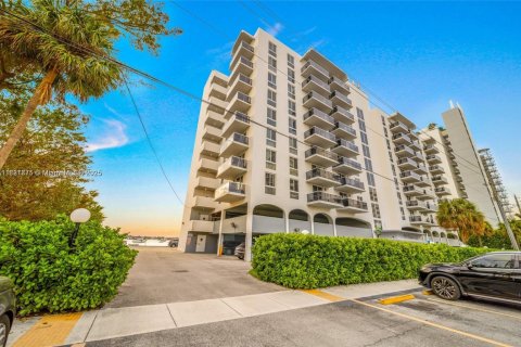 Condo in North Bay Village, Florida, 1 bedroom  № 1784155 - photo 5